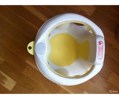 Стул детский для купания малыша babyton б/у белый желтый пластик на присосках товары для детей малыш | dobob.org - 2